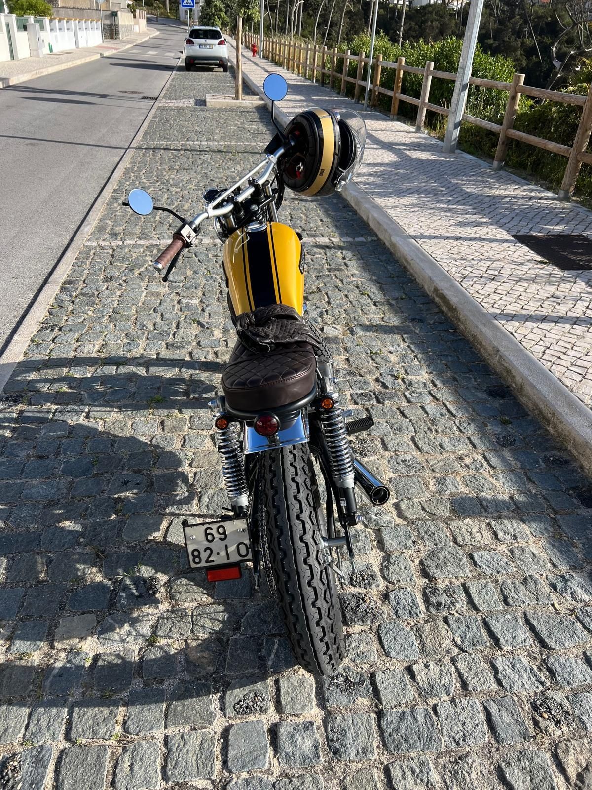 Moto Suzuki GN250