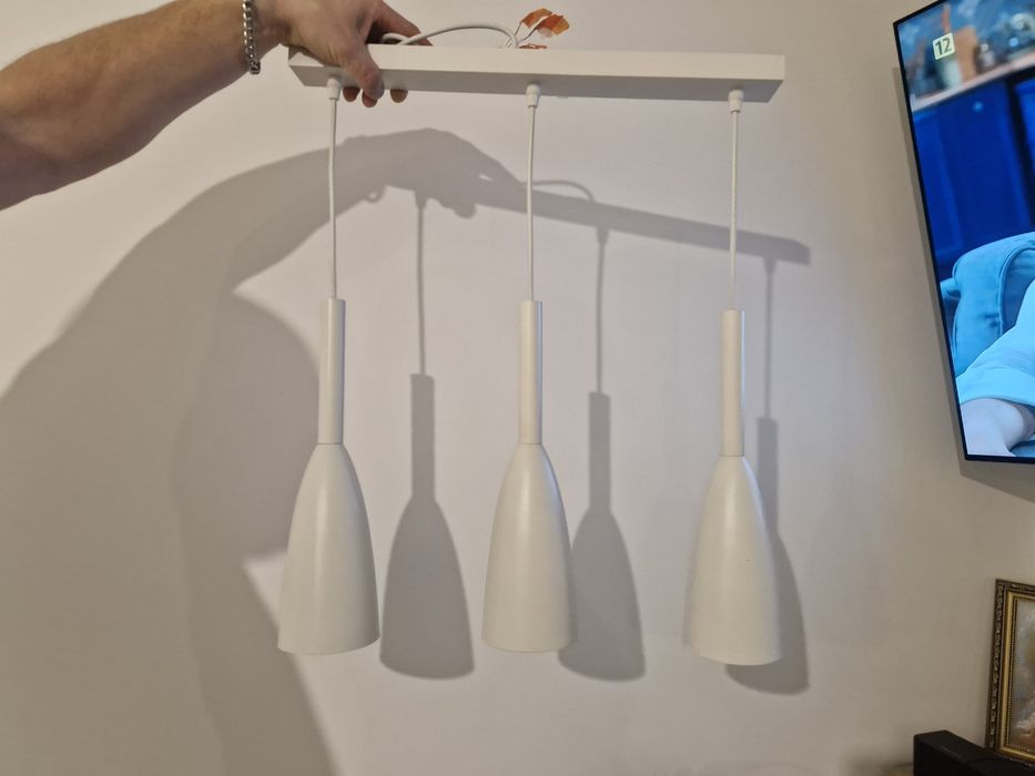 Żyrandol i kinkiety, białe. Komplet