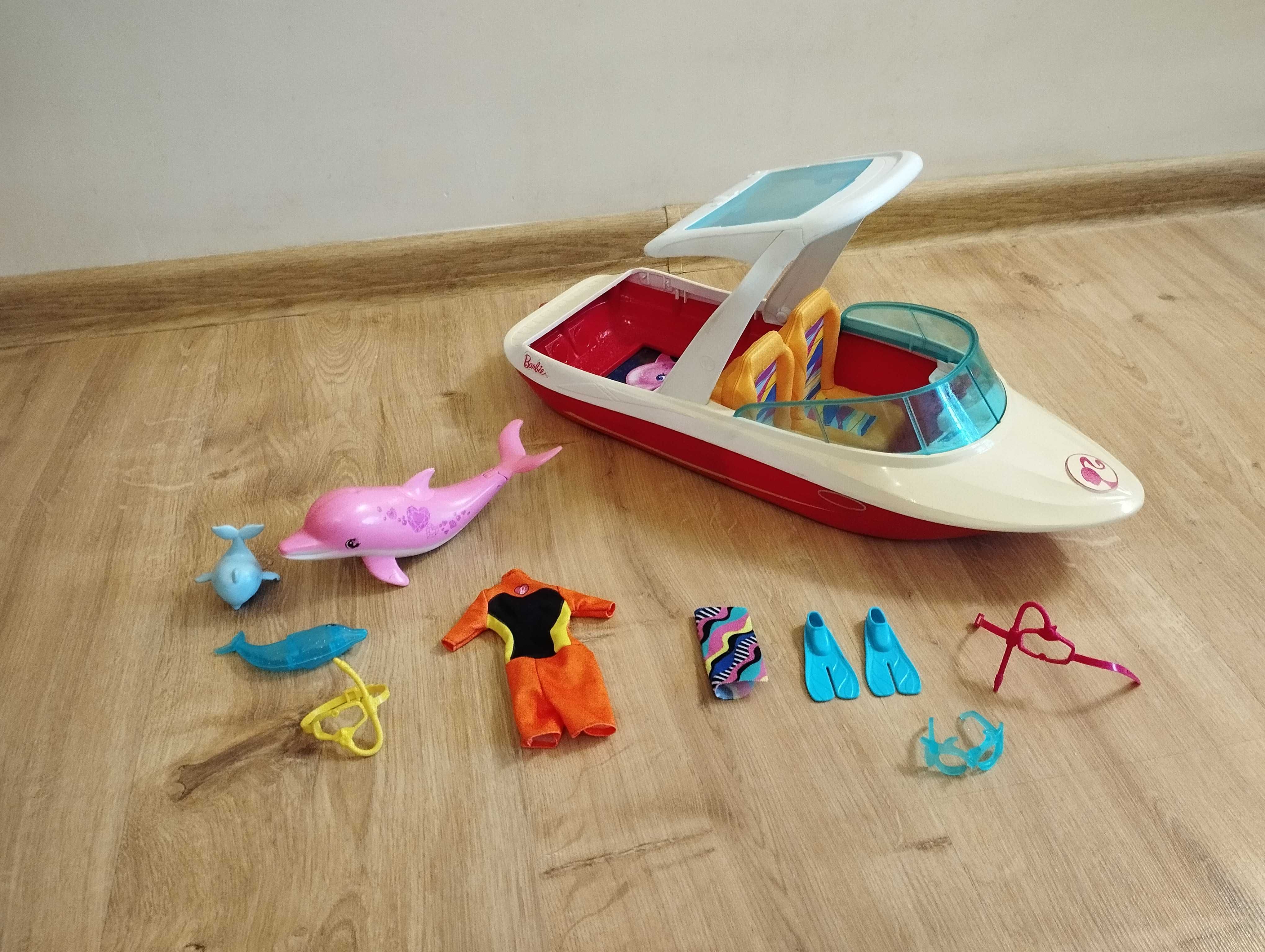 Łódź dla Barbie i zestaw do nurkowania