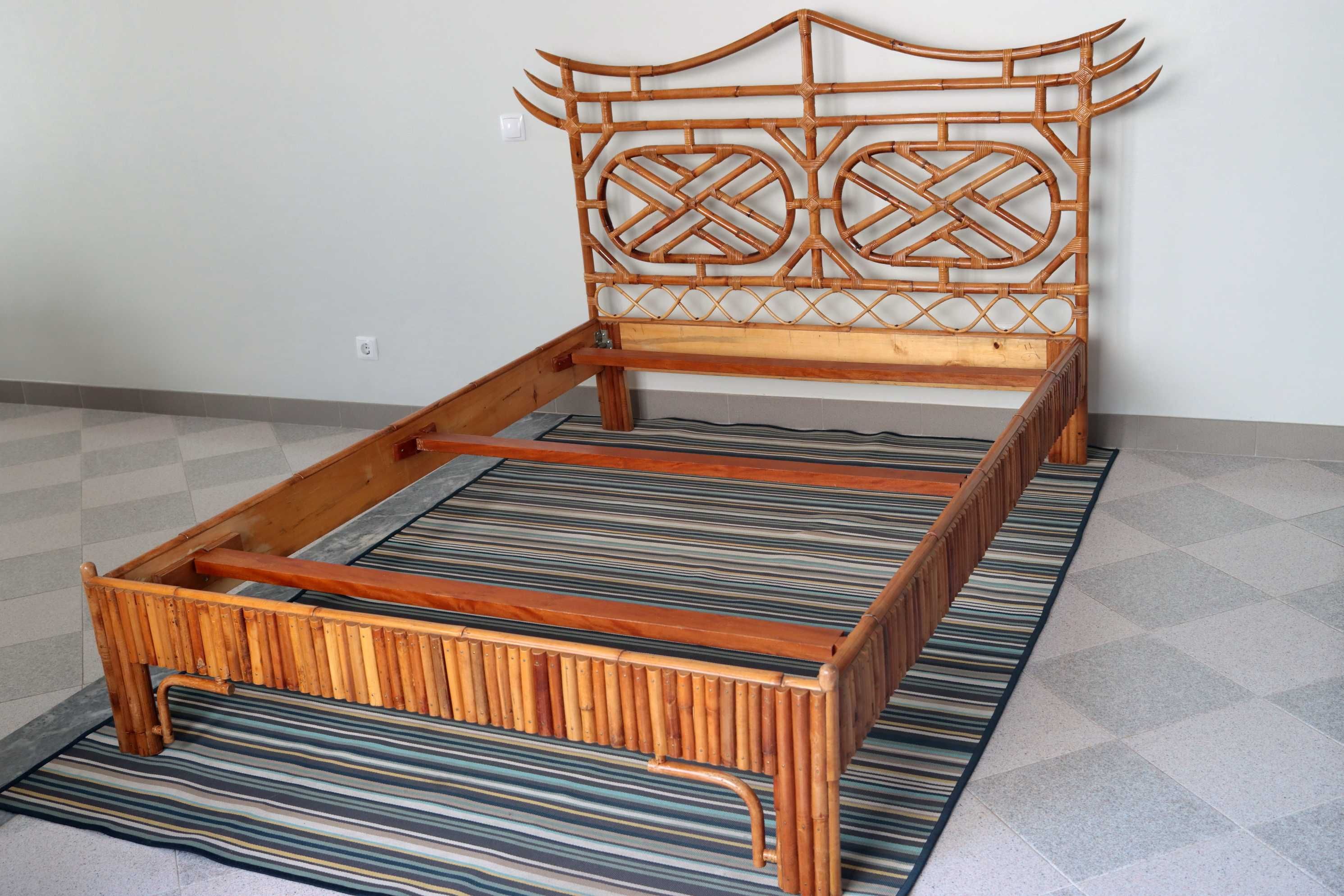 Cama única, com design oriental