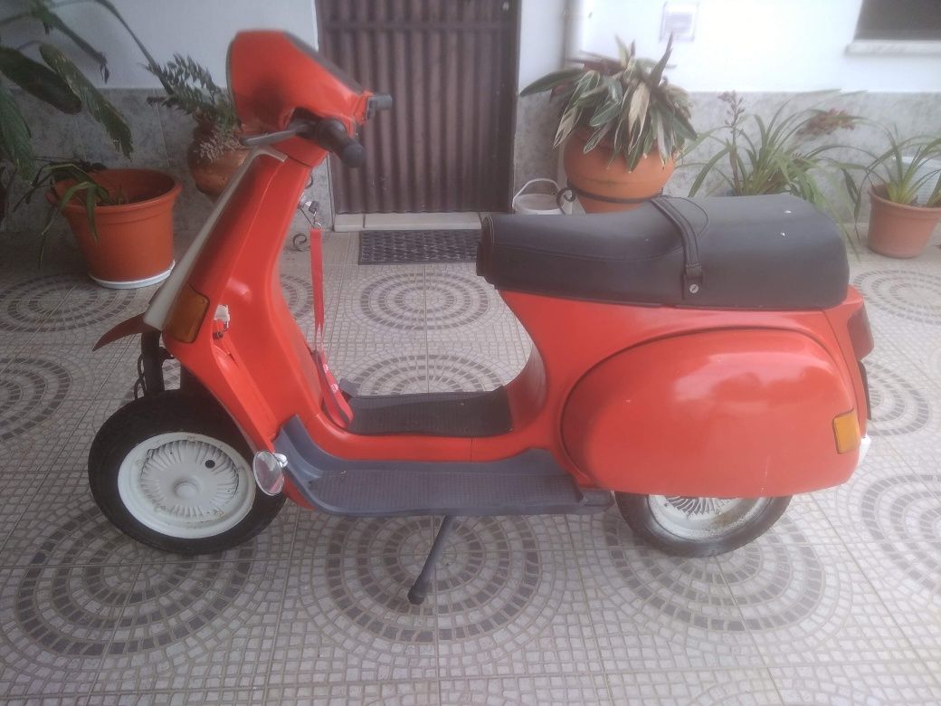 Vespa 125 com decumentos
