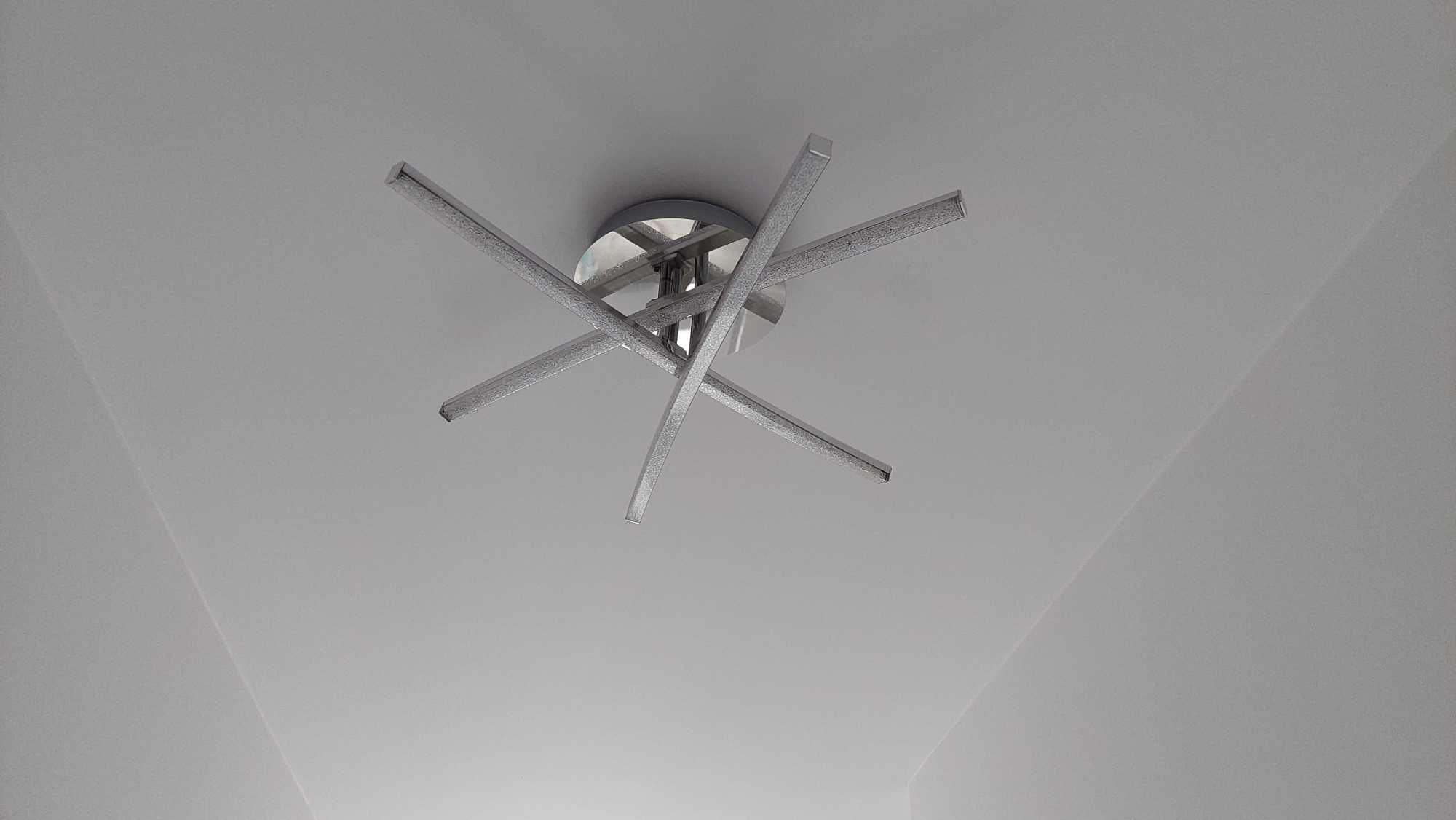 Lampa sufitowa LED 3 ramienna.