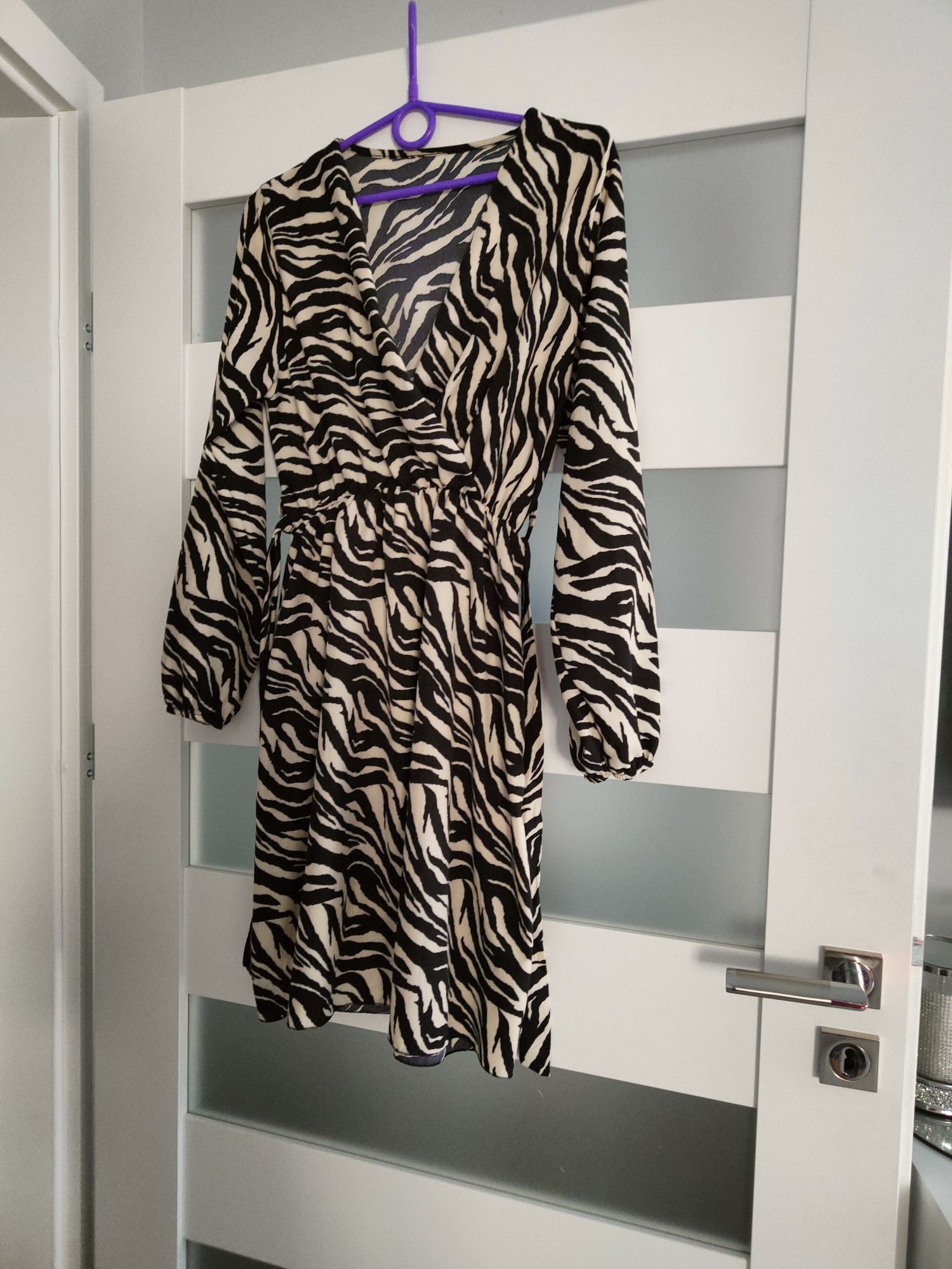 Damska sukienka zebra