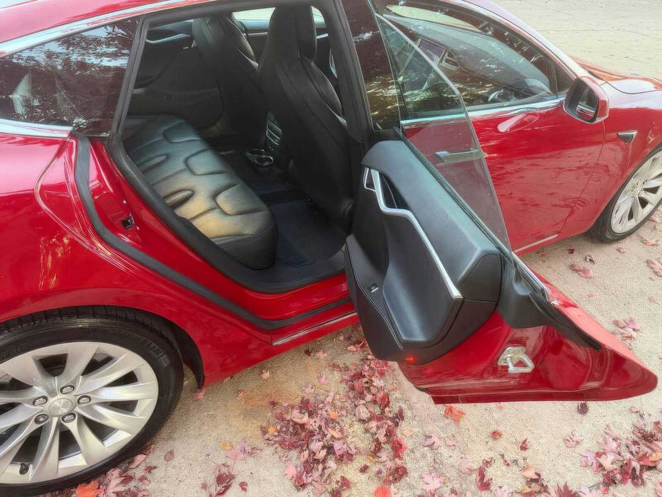 Tesla Model S      2017