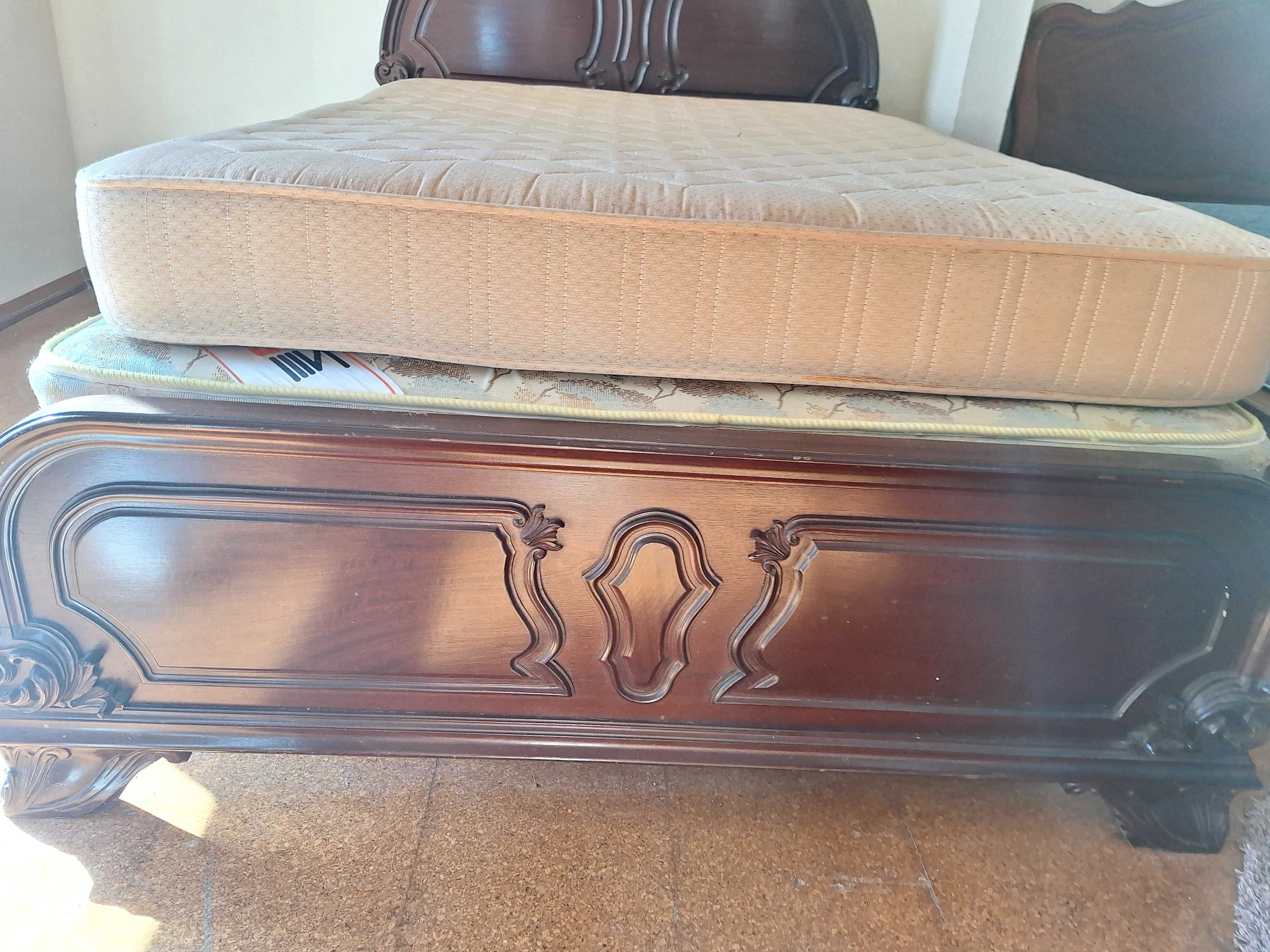 Cama de Casal Madeira Maçica Vintage em ótimo estado