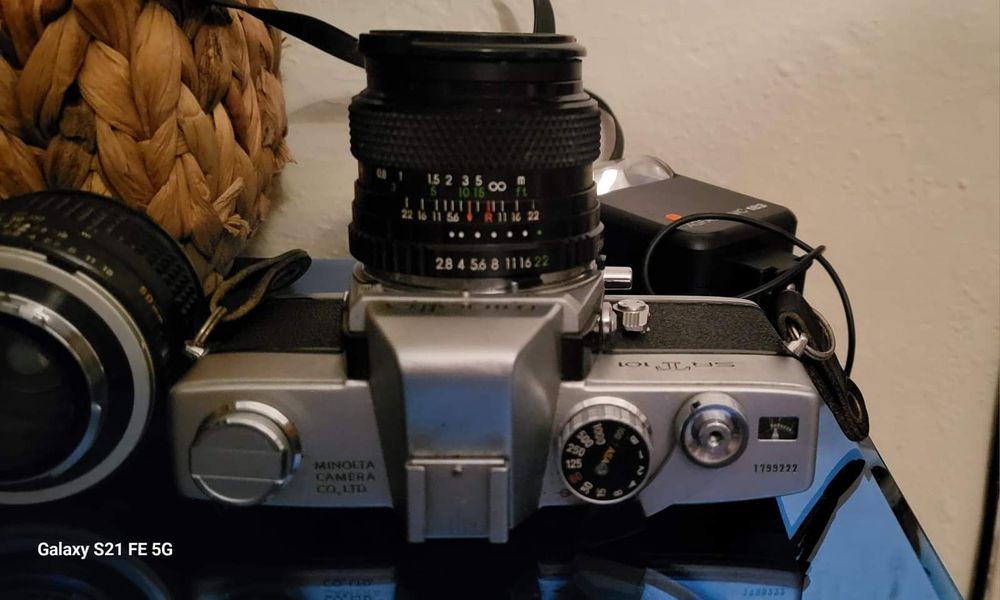 Minolta, flash e duas objectivas. Anos 70, em muito bom estado.
