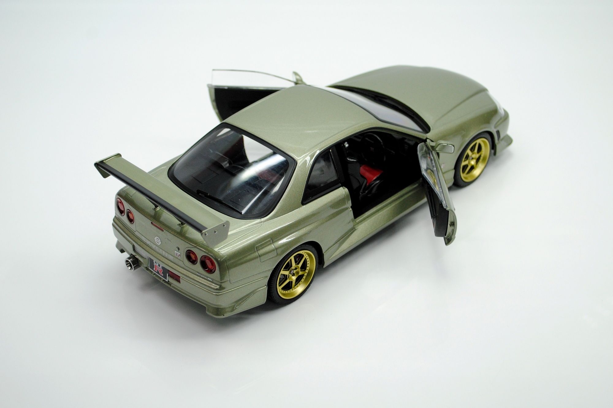 1/18 модель Nissan Skyline GT-R (R34) 1999 GREENLIGHT