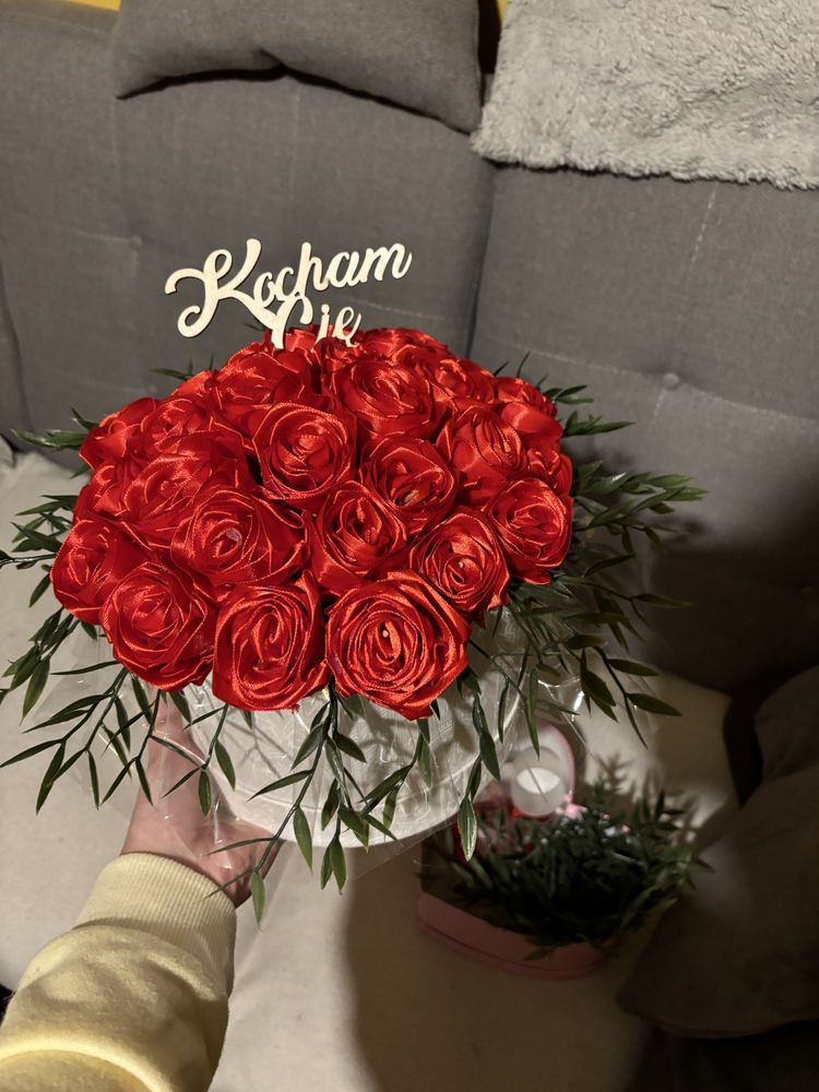 Róże ze wstążki (flowerbox)