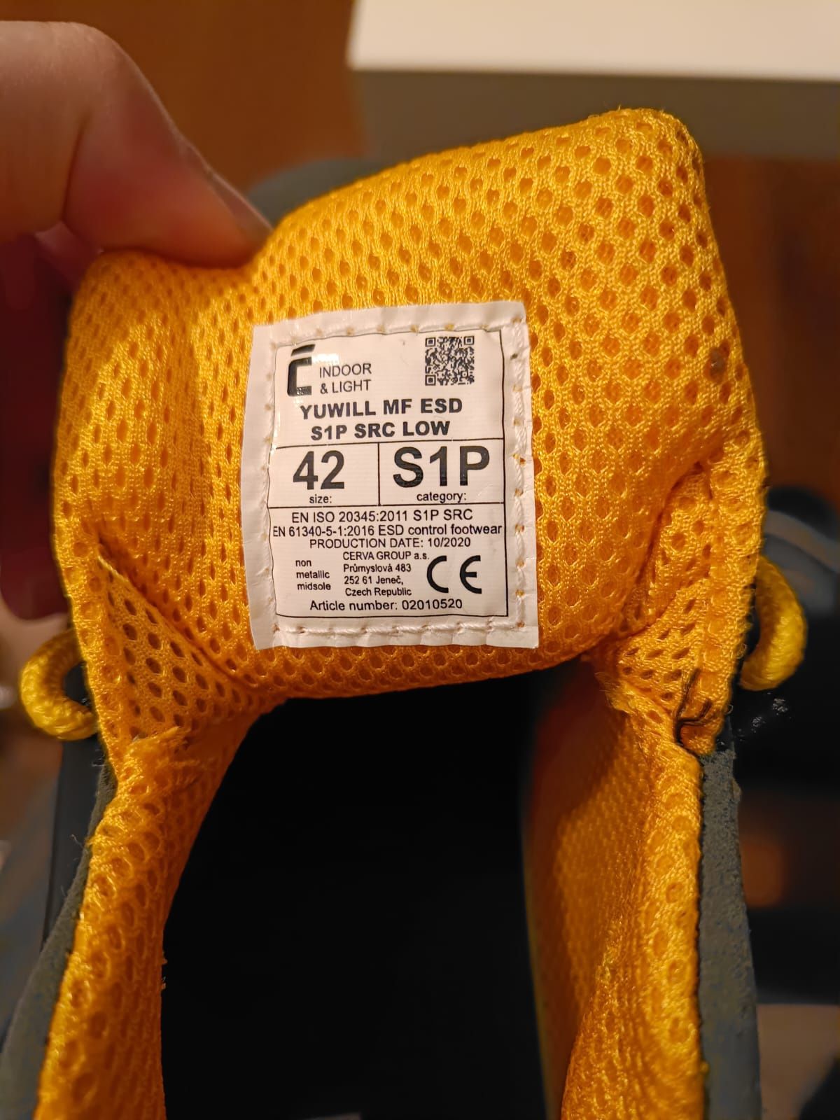 Nowe Buty YUWILL MF ESD S1P SRC - półbuty - r. 42