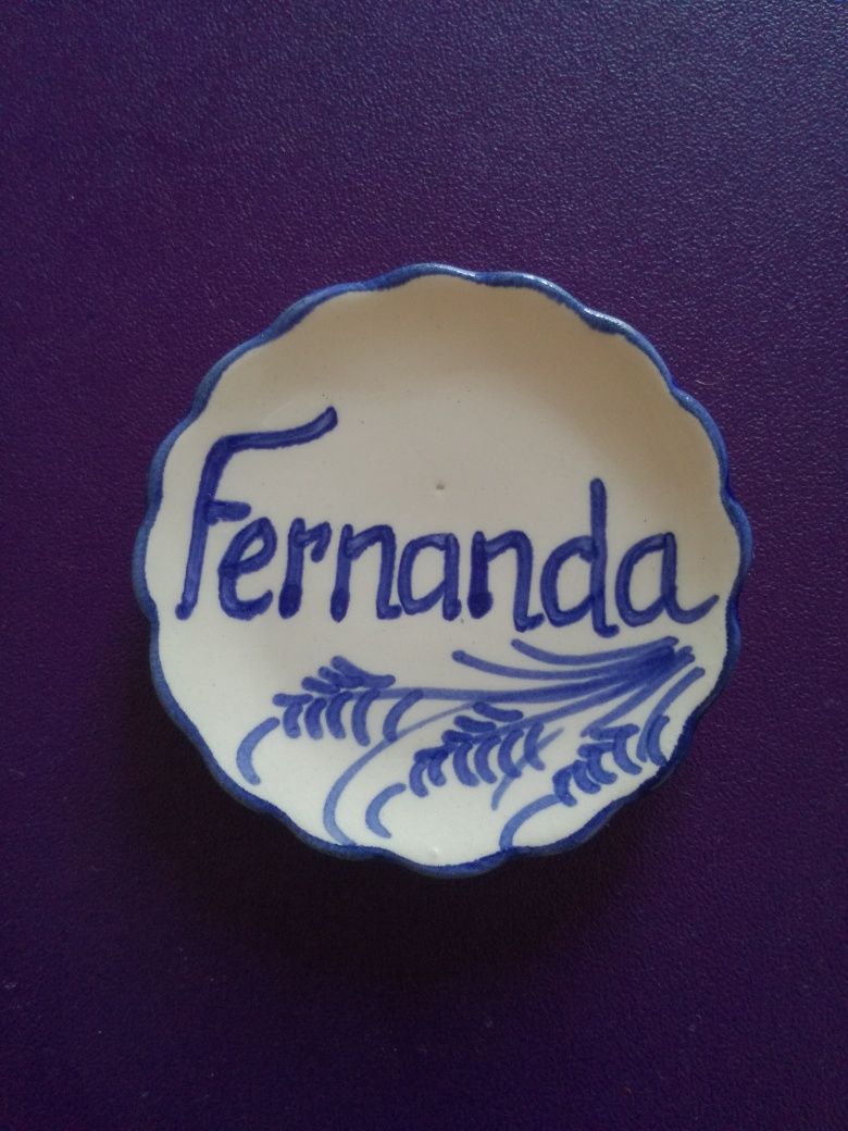 Pratinhos com o NOME  em porcelana pintados à mão. V.p.ind