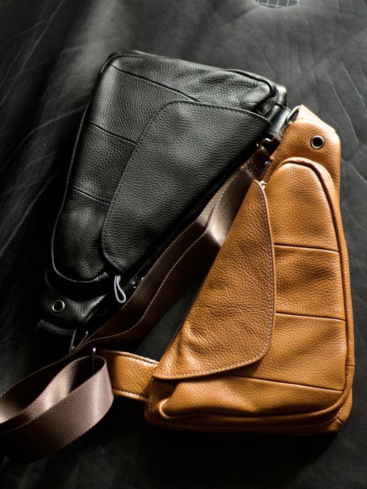 Шкіряна сумка на грудь. чоловіча бананка через плече Слінг
