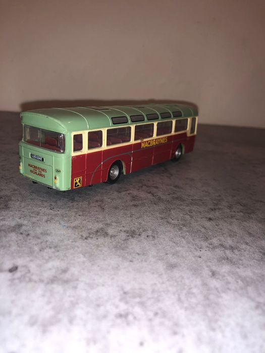 Autocarros de edição limitada Mac Braynes e Westons