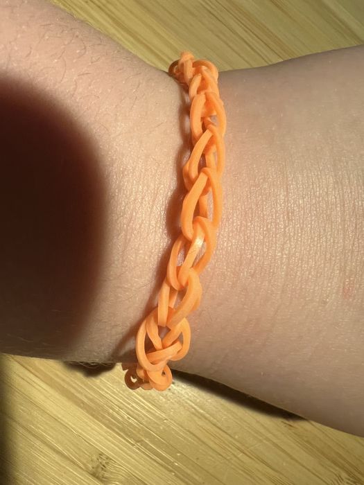 Pomarańczowa bransoletka z gumeczek