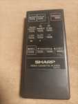 Pilot do odtwarzacza kaset VHS Sharp.