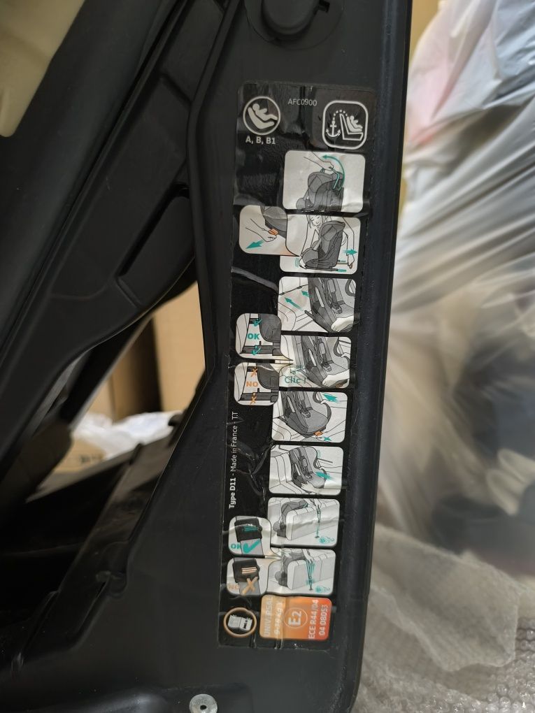 Cadeiras Auto (2) para bebé (1 com ISOFIX)