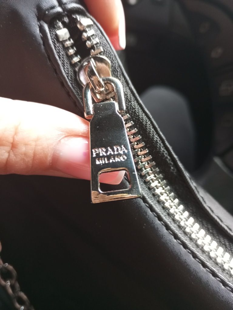 Сумка Prada Re-Edition 2005