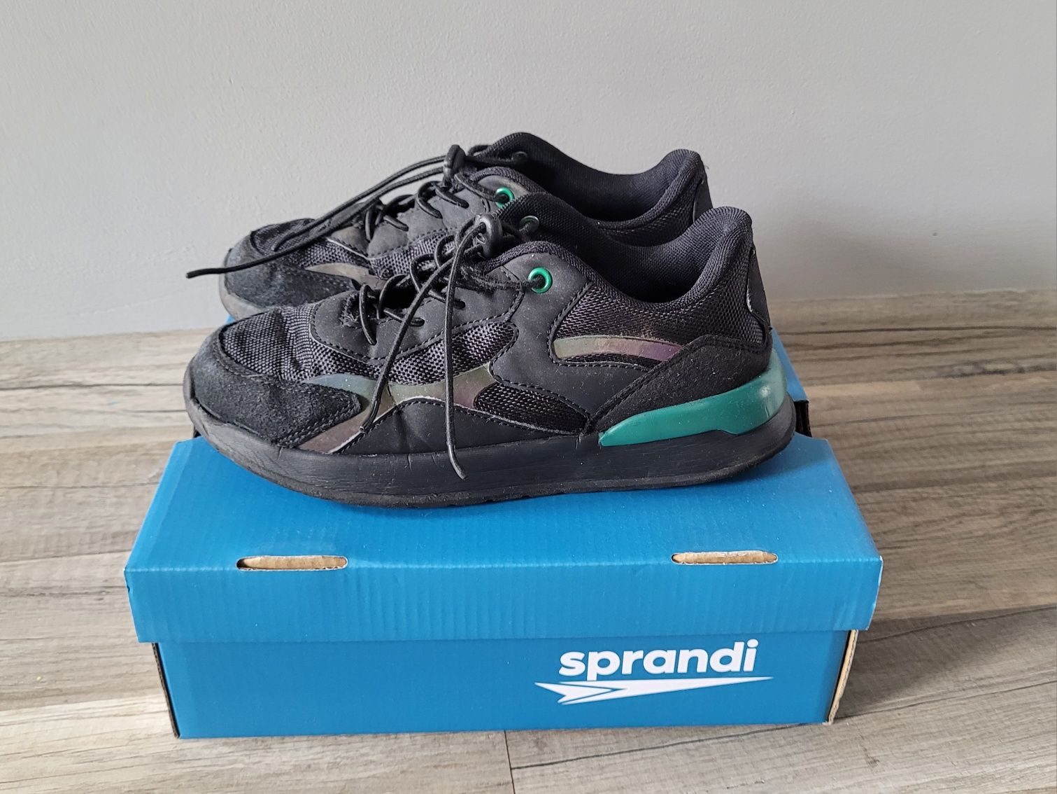 Buty sportowe 35 czarne wsuwane sprandi