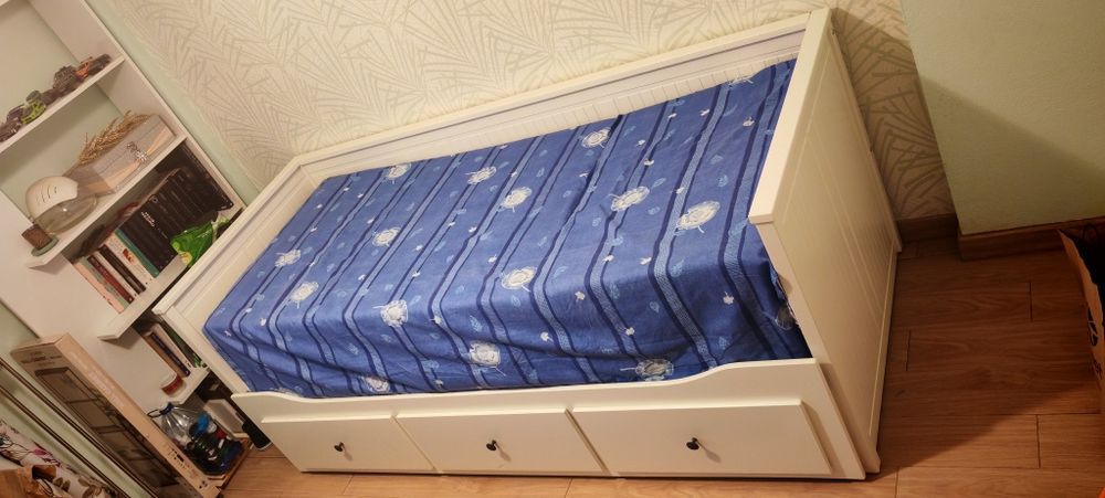 Cama IKEA Hemnes + 2 colchões espuma
