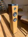 Coluna Energy Tower de Madeira – Som Potente e Elegante!