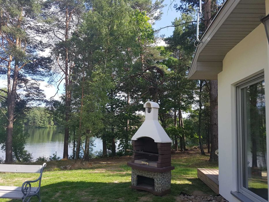 Domek nad samym jeziorem