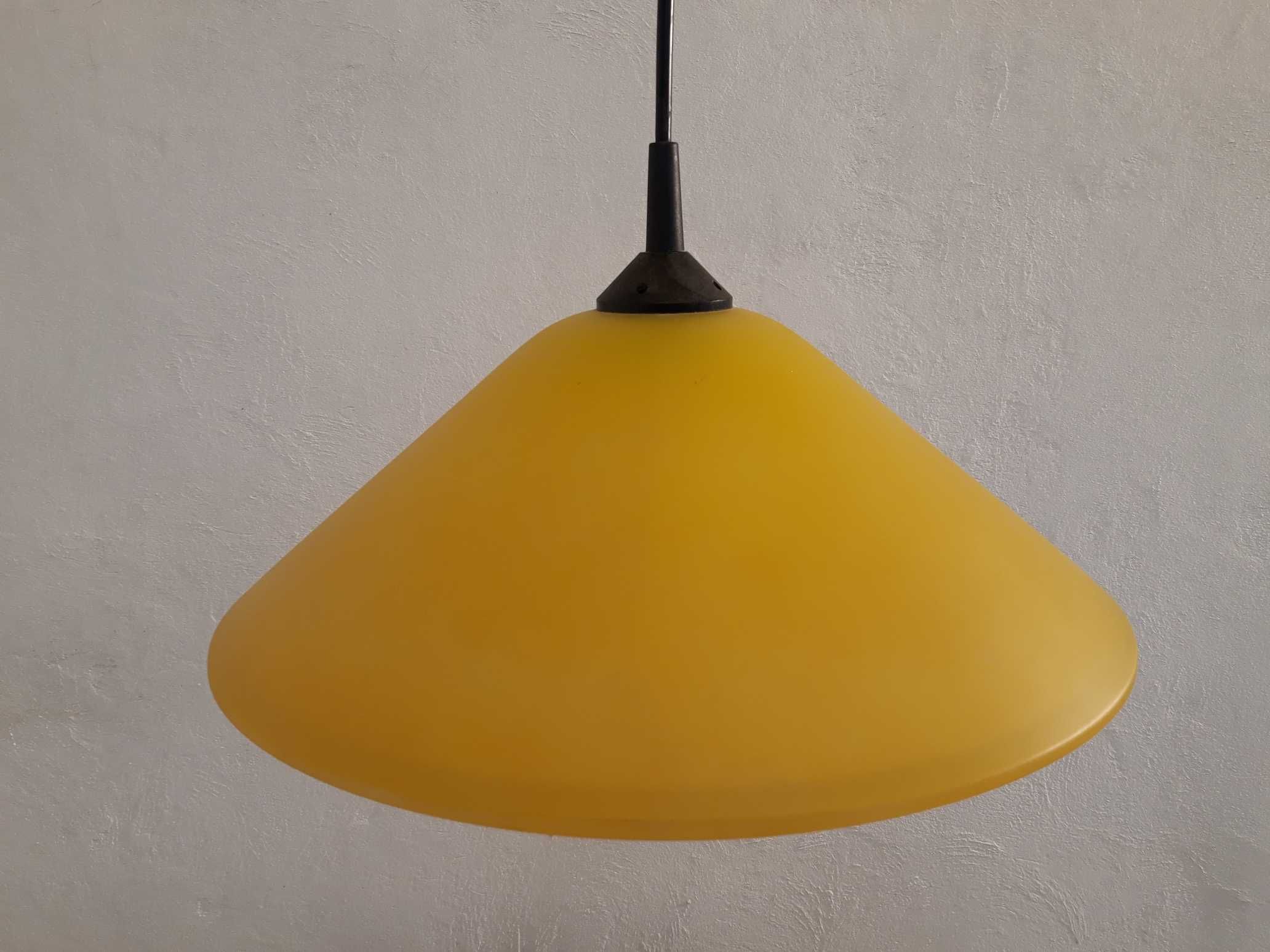 Lampa sufitowa żółty szklany klosz