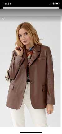 Піджак коричневого кольору. One size
