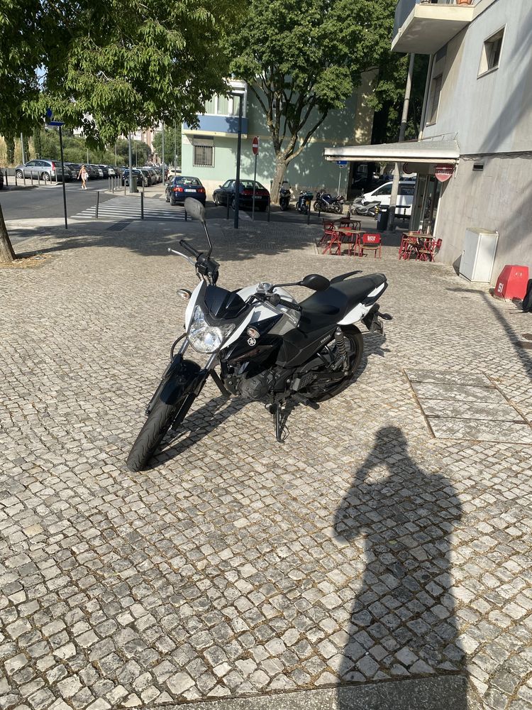 Yamaha YS 125 - branca