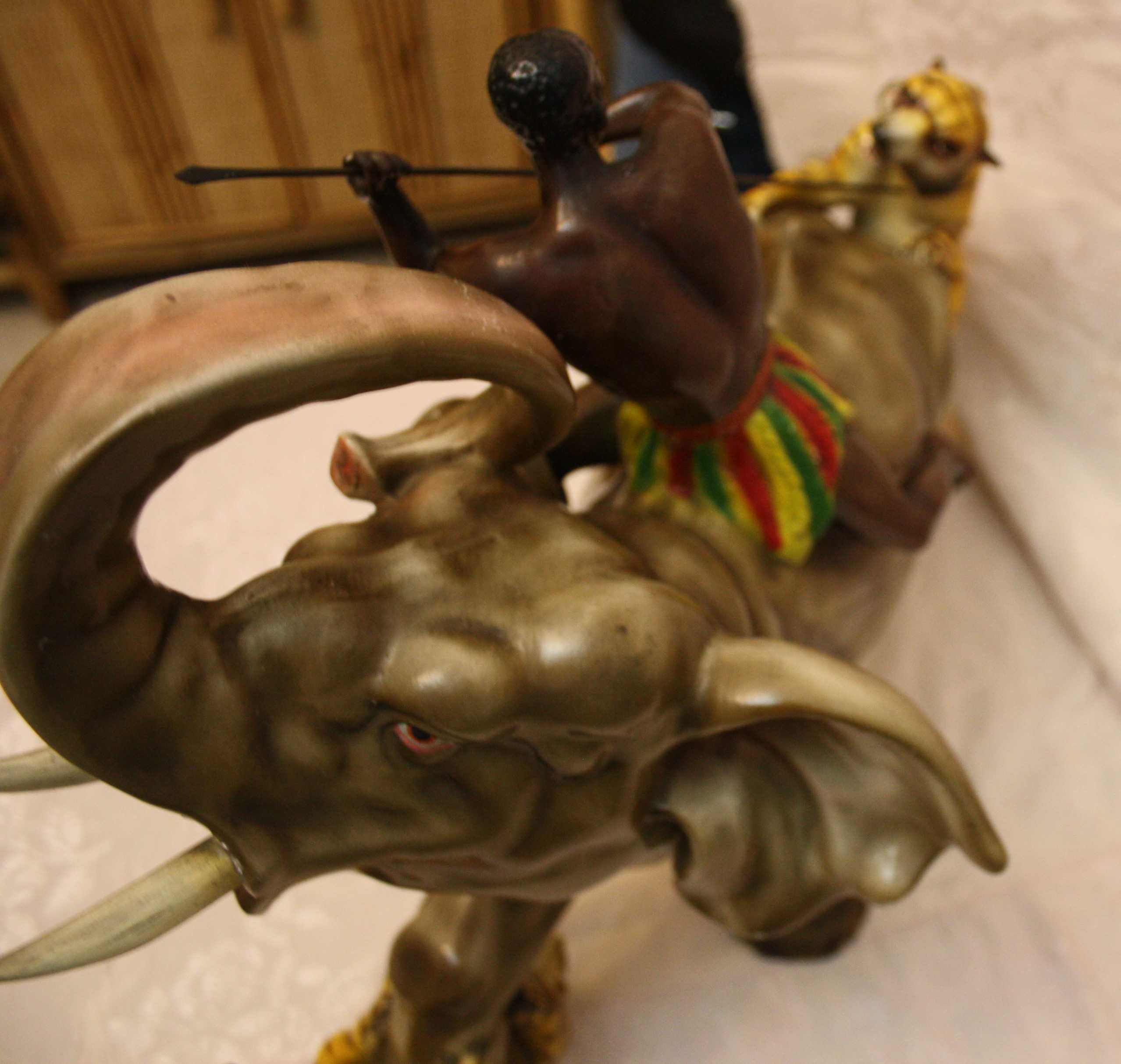 Grande elefante com tigres - Excecional Faiança de Coimbra
