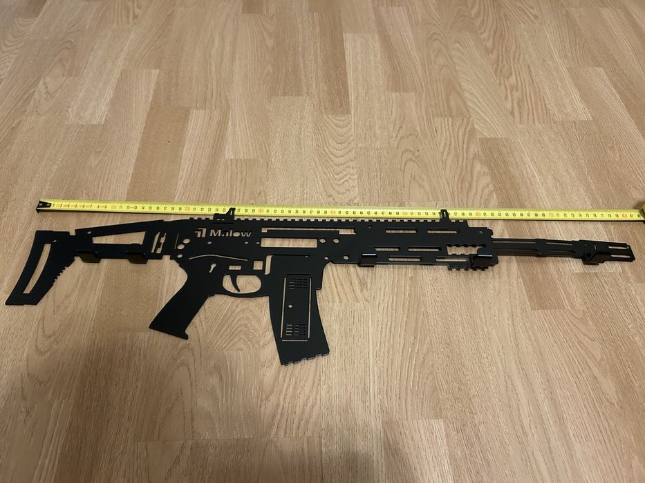 Wieszak metalowy militarny karabin