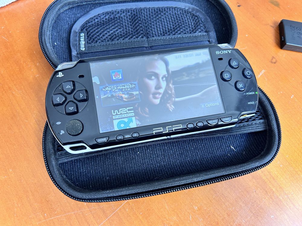 PSP w dobry stanie ( dwie baterie )