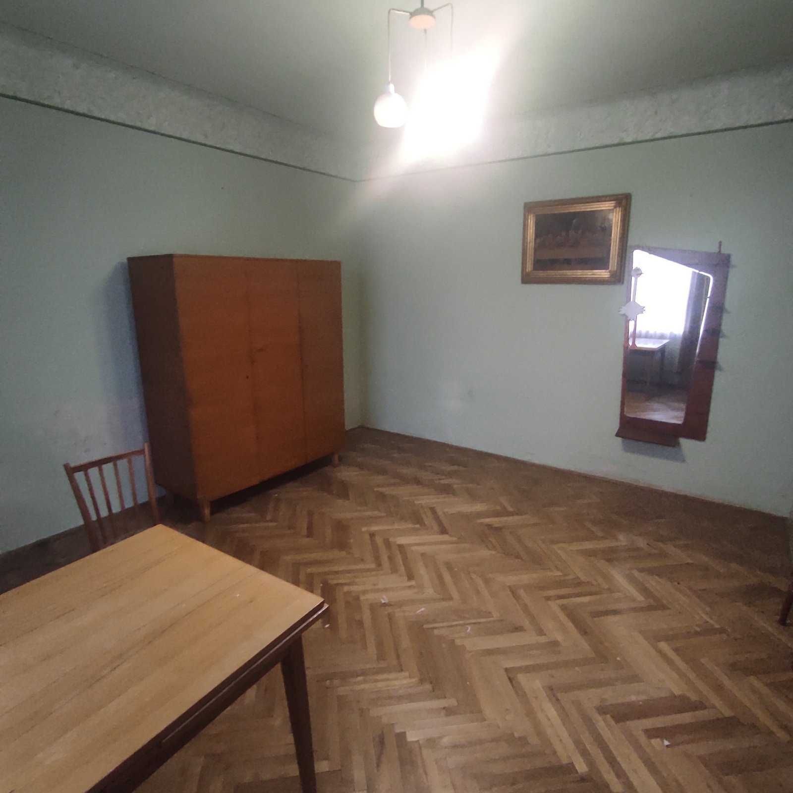 Пів спарки без ремонту 52м² з ділянкою 4 сотих Винники Галицька 64900$