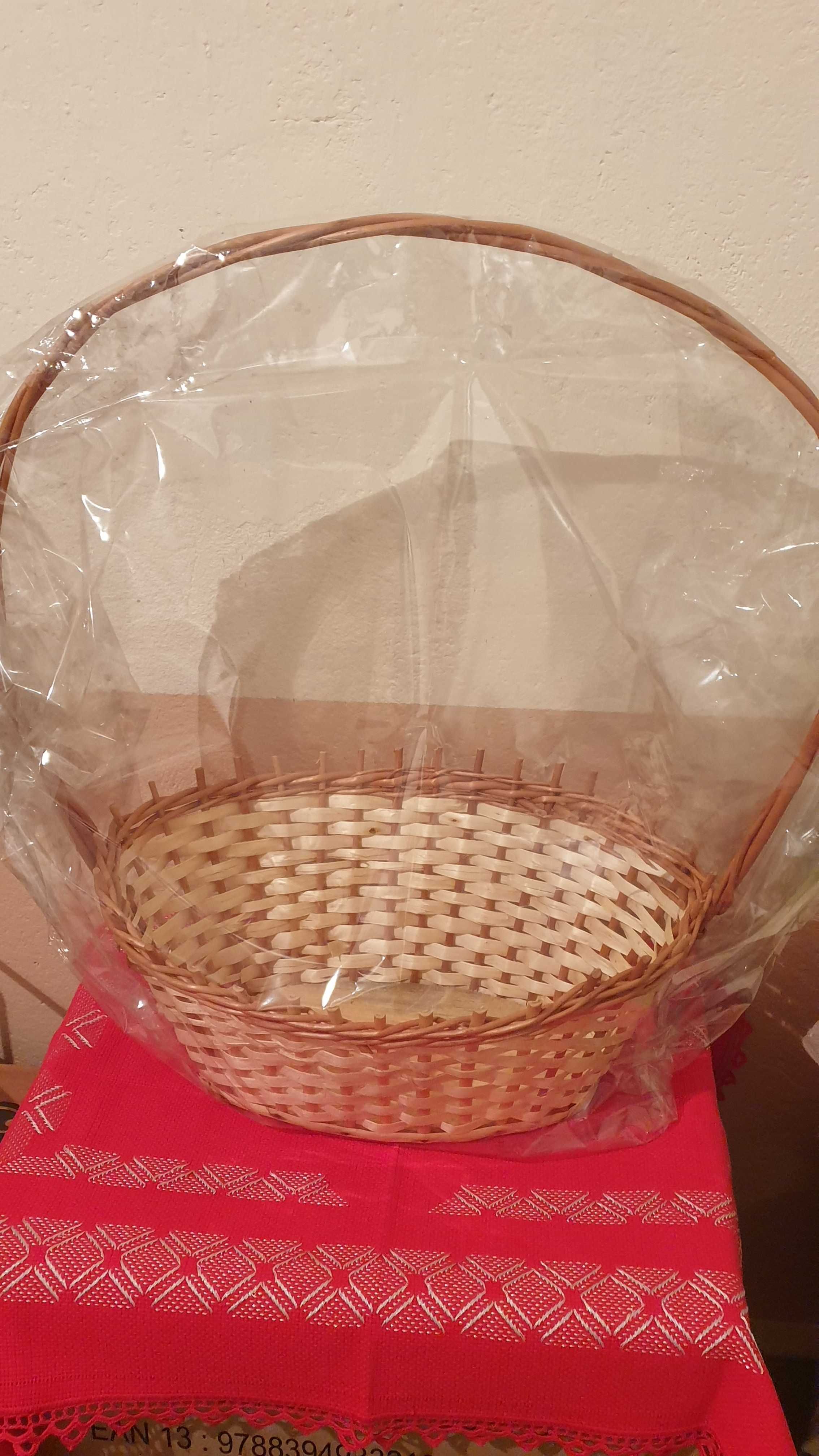 Wiklinowy kosz prezentowy