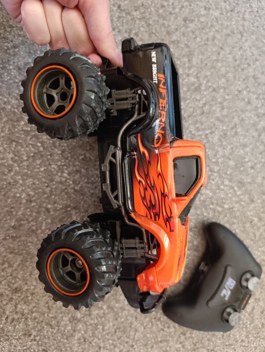 Машинка позашляховик на радіоуправлінні