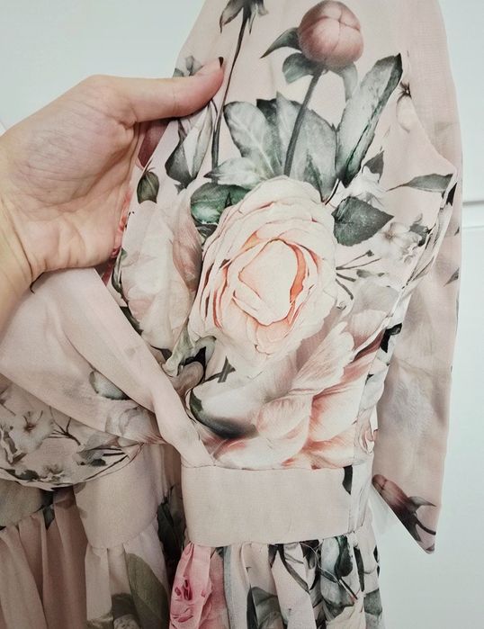 Śliczna sukienka maxi w kwiatowym princie w rozmiarze 36/S