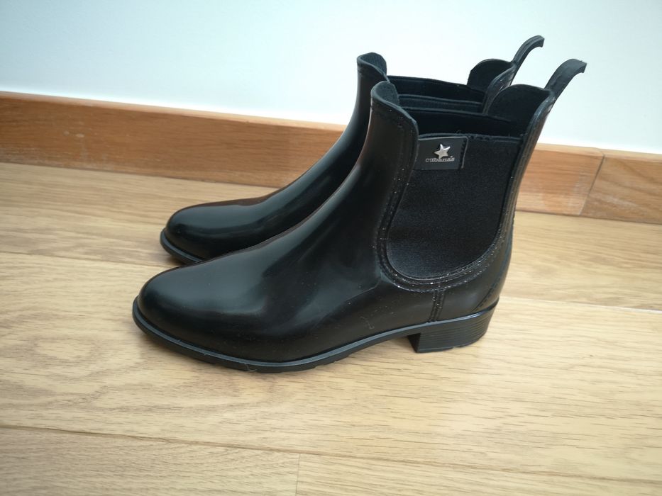 Galochas brilhantes e com brilhos marca cubanas