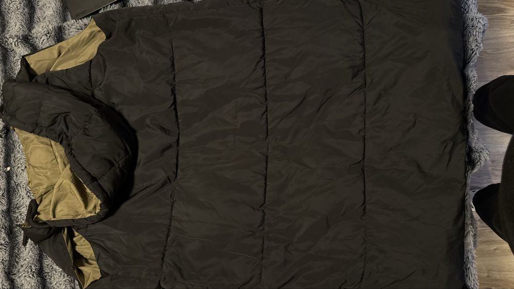 Жилетка жіноча подовжена нижче коліна з капюшоном чорна