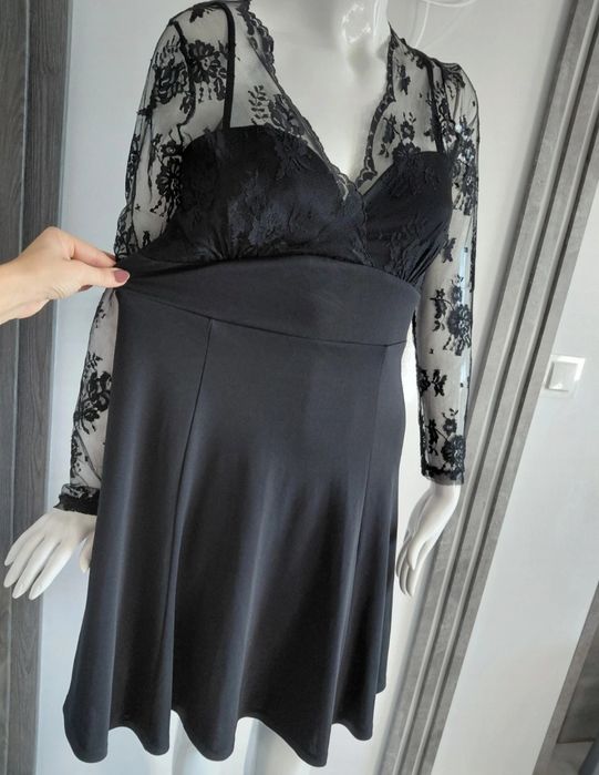 Nowa sukienka z koronkowym rękawem Next L