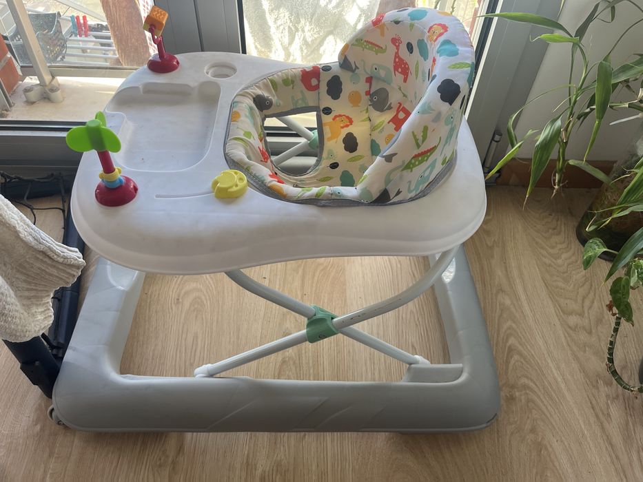 Andarilho bebe varias alturas