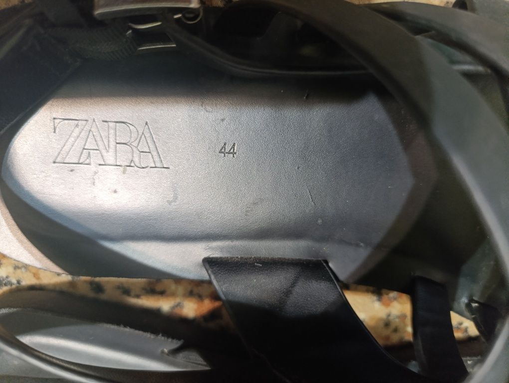 Продам чоловічі сандалі zara
