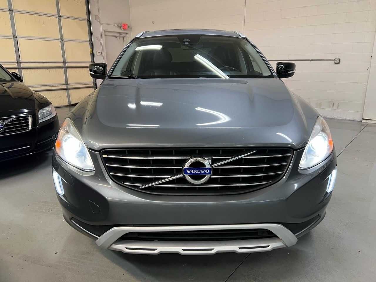Продаю автомобіль Volvo XC60 Dynamic 2017