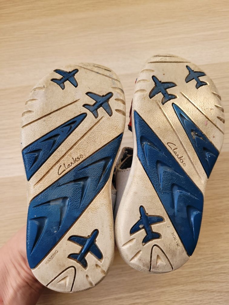 Sandały chłopięce świecące Clarks rozm. 25