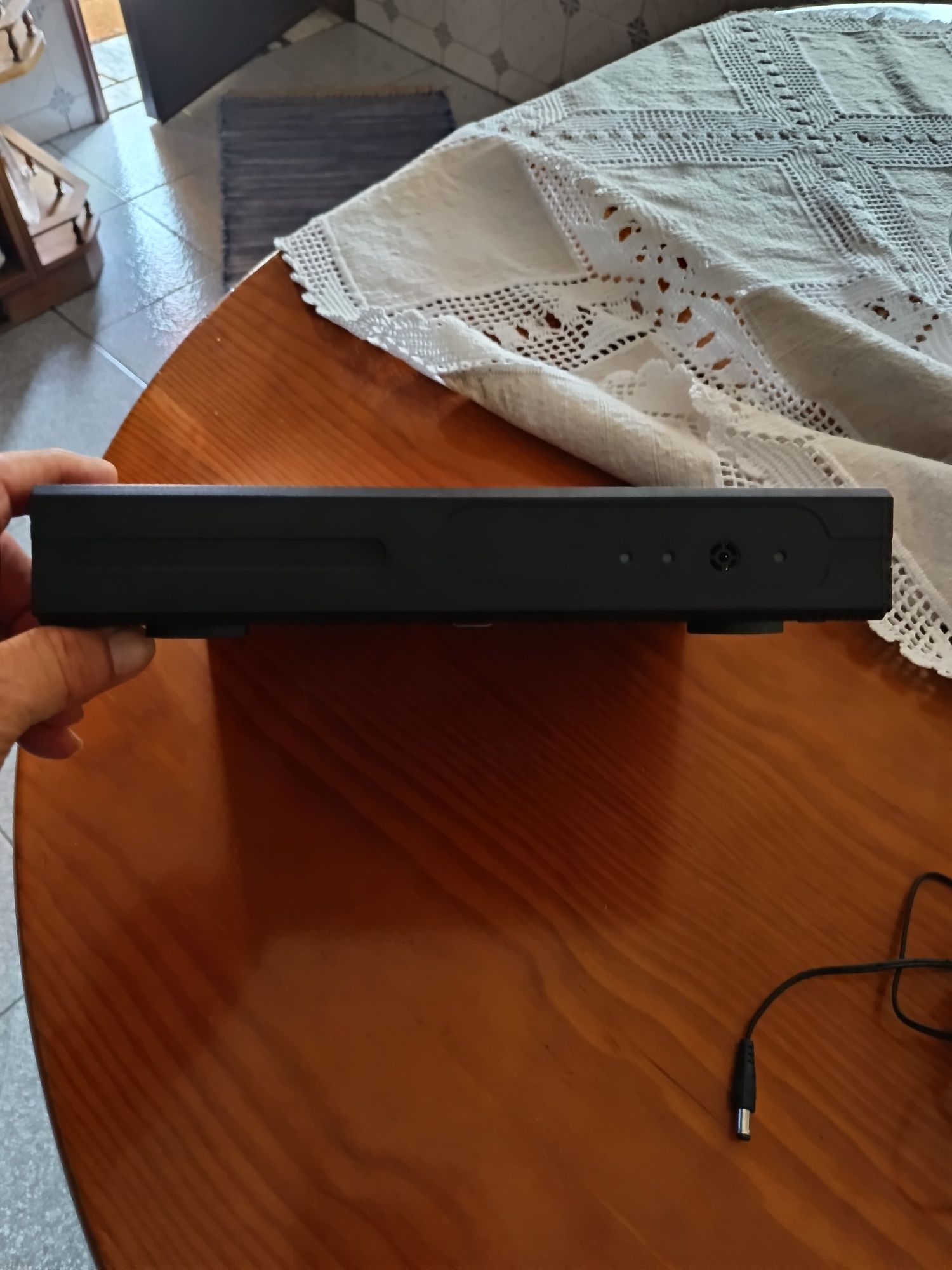 Kit de vigilância  wi-fi sem disco com 4 camaras e transfomadores