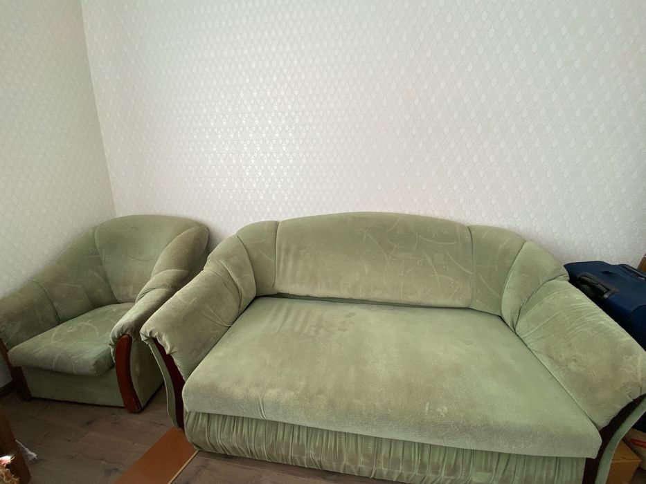 Диван у вітальню