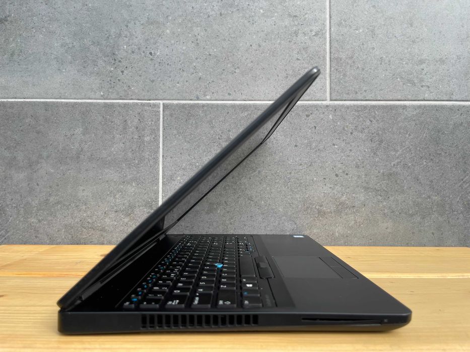 Dell Latitude 5570/i7-6820HQ/8Gb/256Gb/15.6" IPS/Radeon R7 M370 (2Gb)