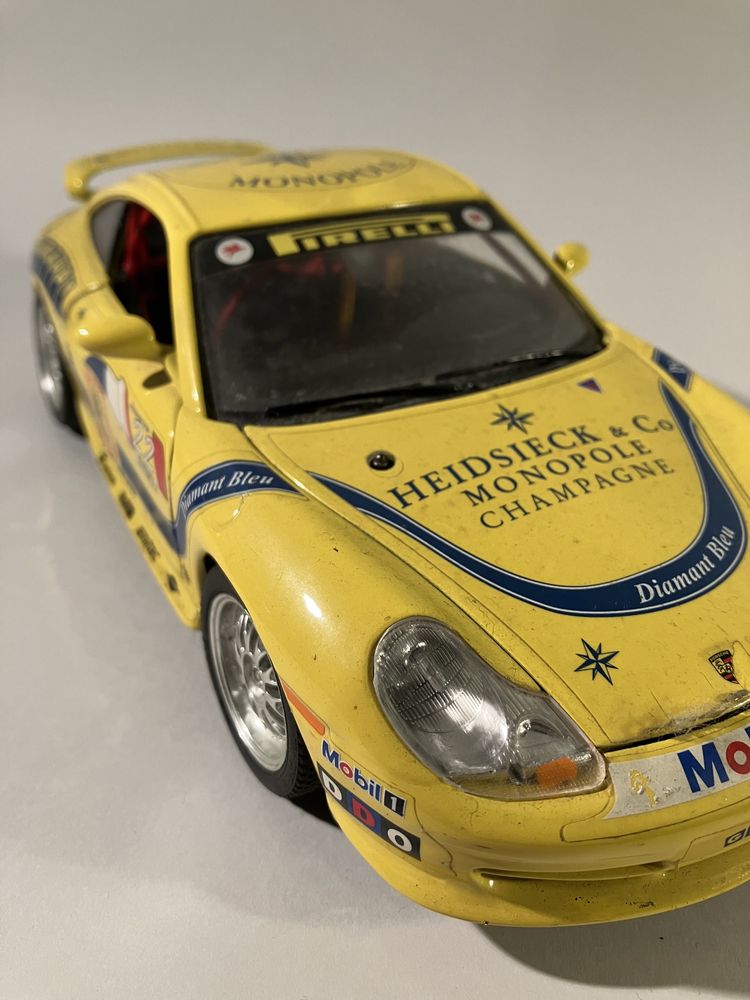 Porsche Carrera 911, 1997: escala 1/18