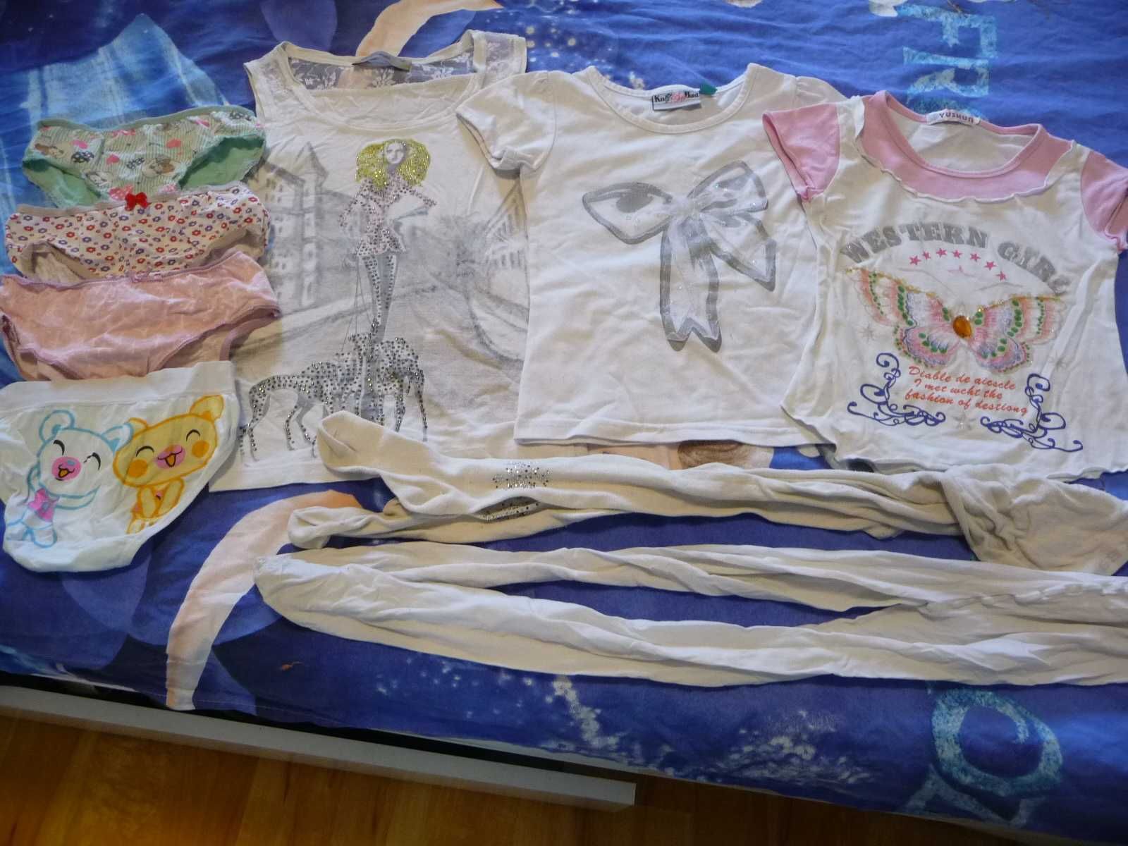 Комплект : 3 маечки-футболки, 4 трусиков, 2 колгот на 3-5 лет