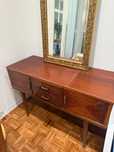 Aparador / toucador vintage em madeira com gavetas – design elegante