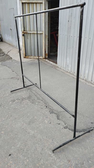 Стойки для одежды металлические