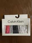 Stringi damskie Calvin Klein r. S - 3 pack