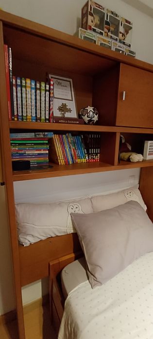 Cama solteiro com estrado elevatório